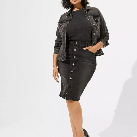 Torrid Black Midi Denim Button Front Skirt in Size 12 - Picture 1 of 11